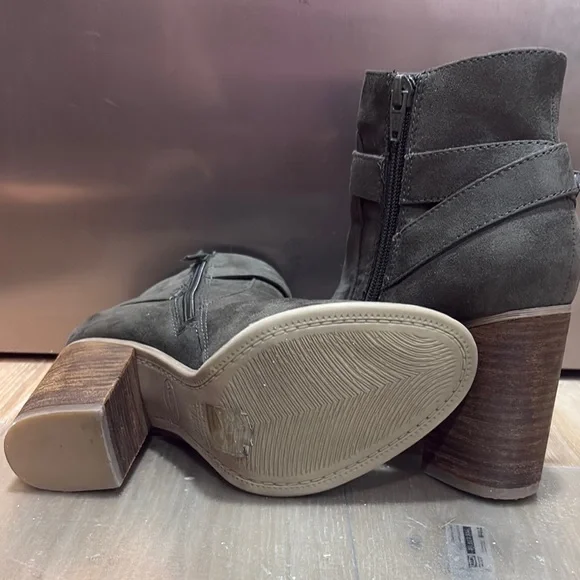 Aldo Stylish Women's Ankle Boots - Picture 6 of 6